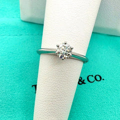 Tiffany & Co. Round Brilliant 0.47 cts I VS1 Diamond Platinum Engagement Ring