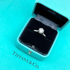 Tiffany & Co. Round Brilliant Diamond 1.05 cts I VVS2 Engagement Ring Platinum