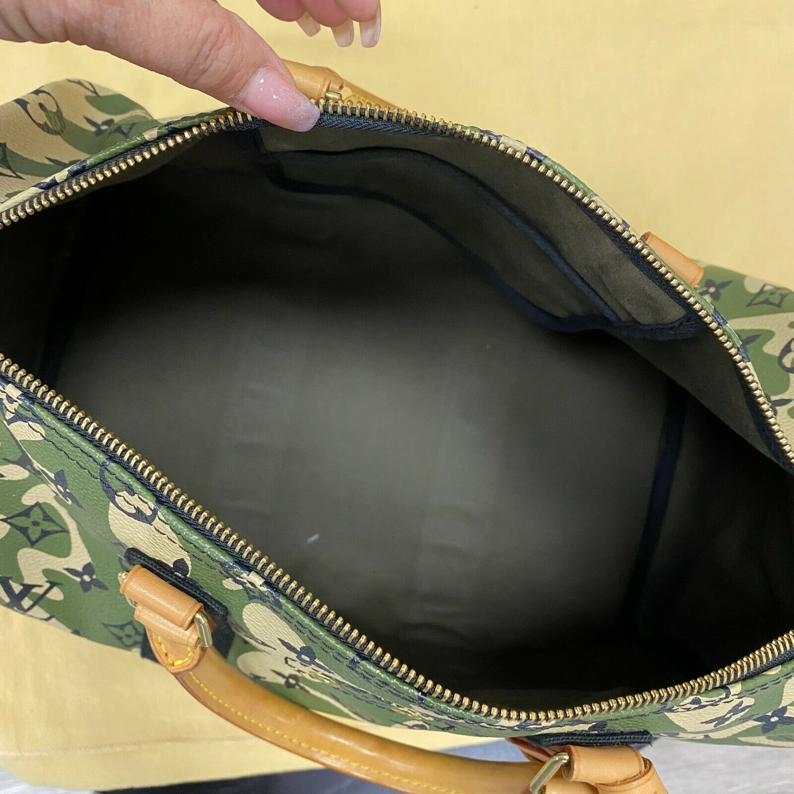 Louis Vuitton pre-owned Speedy 35 Camouflage Monogram Holdall - Farfetch
