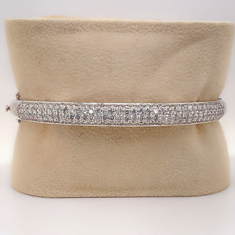 Round Diamond Pave Diamond Bangle Bracelet in 14kt White Gold