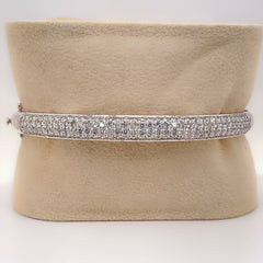 Round Diamond Pave Diamond Bangle Bracelet in 14kt White Gold