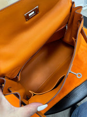 HERMES Kelly Retourne 32 cmm Circa 2005 Orange Veau Swift Palladium Hardware