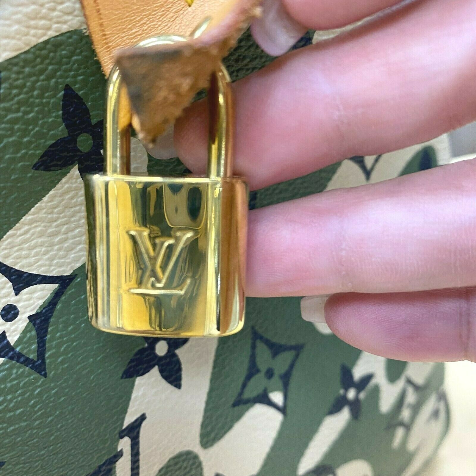 Louis Vuitton Ultra Rare Perle Monogram Vernis Speedy 35 Bag 97lv21